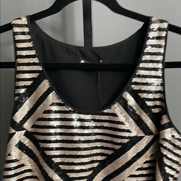 NWT, Krisa Sequin Geometric Black and Gold Top - Picture 2 of 6